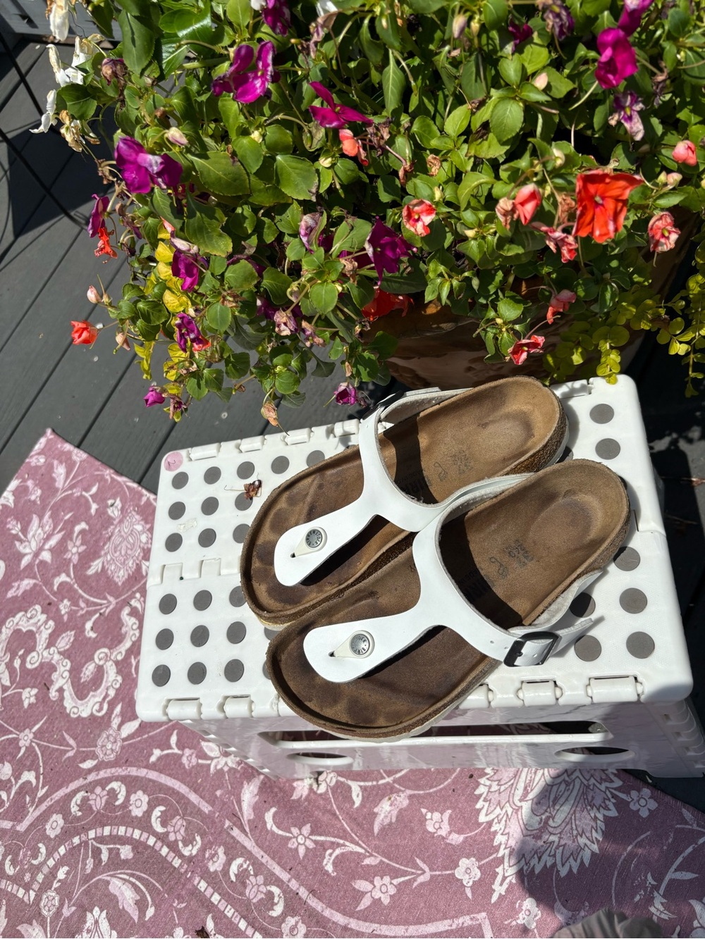 Birkenstock 8 White Women's Thong Sandals with Buckle